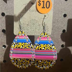 Custom t shirts and jewelry